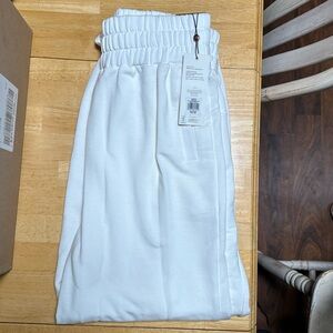 Brand new never worn. Tag still on. CALIA high rise jogger. Size Medium. $50!